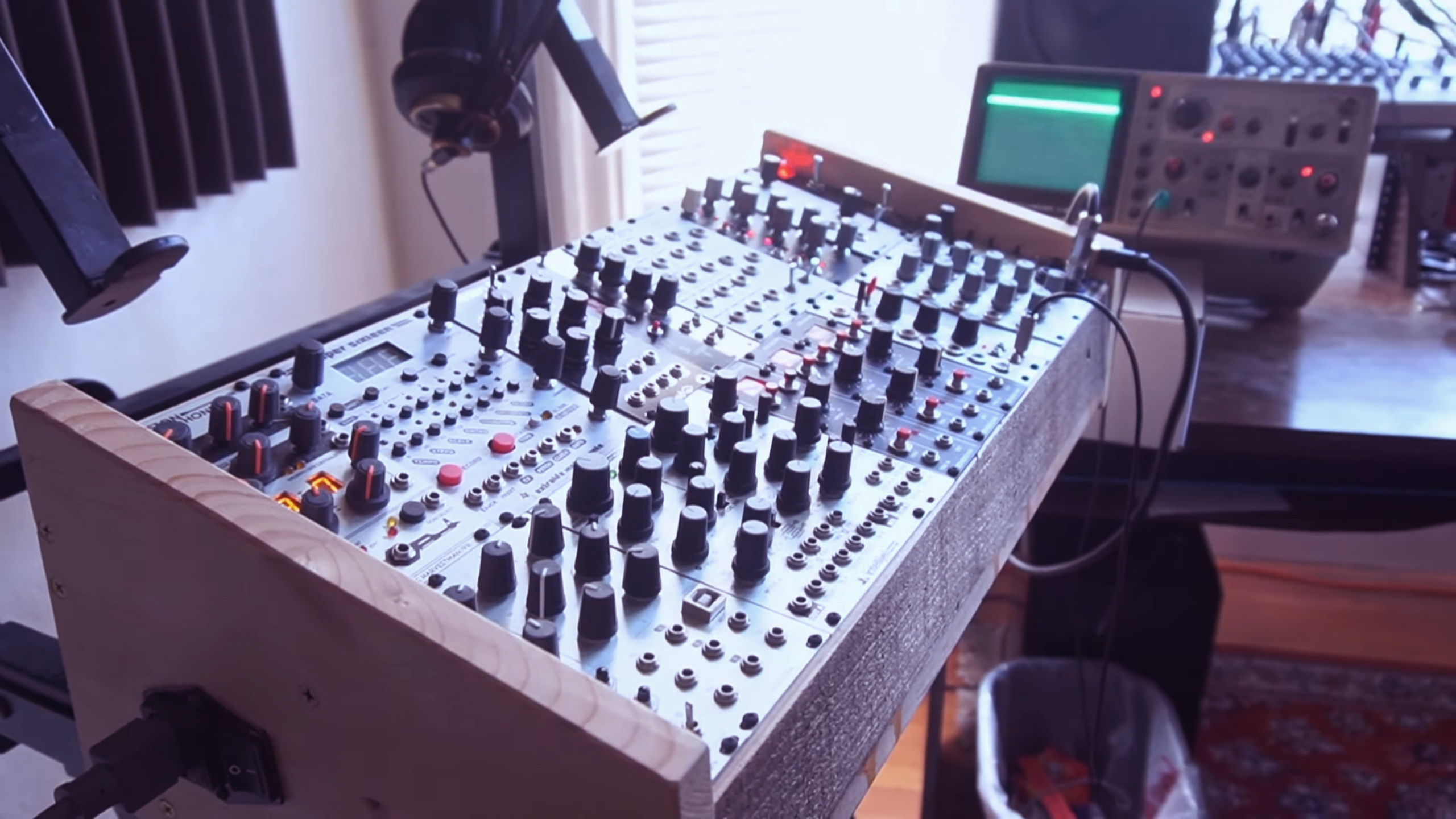 DIY Reclaimed Wood eurorack synth case